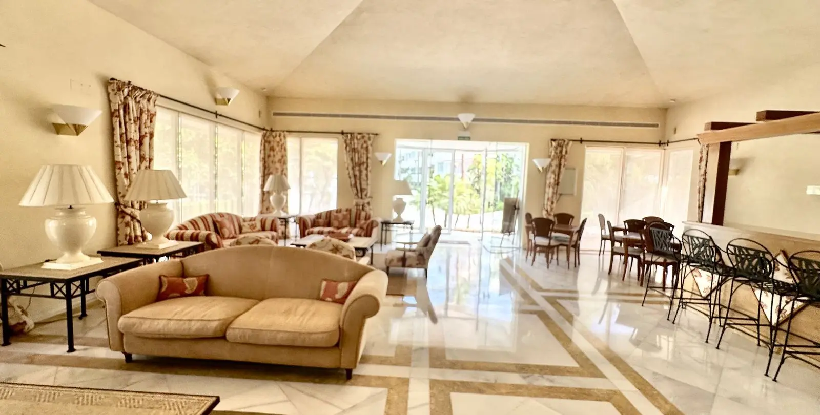 Sale of middle floor apartment in Marbella 56