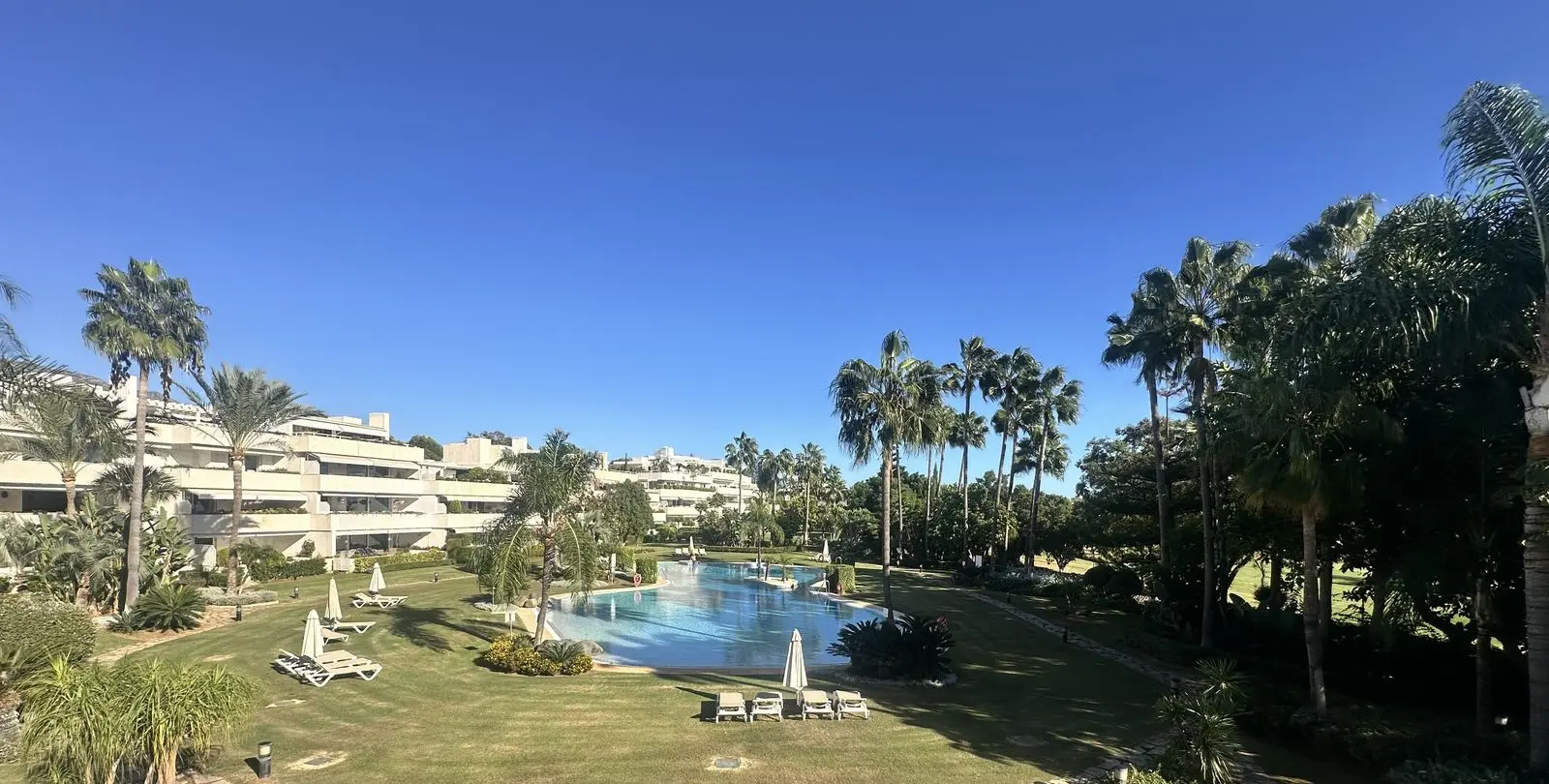 Sale of middle floor apartment in Marbella 60