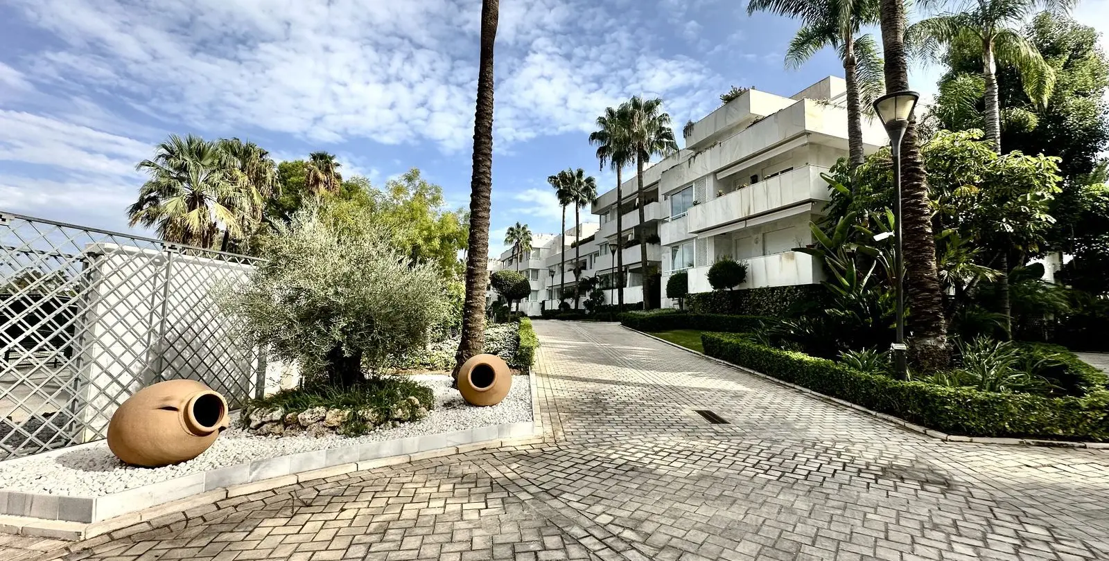 Sale of middle floor apartment in Marbella 65
