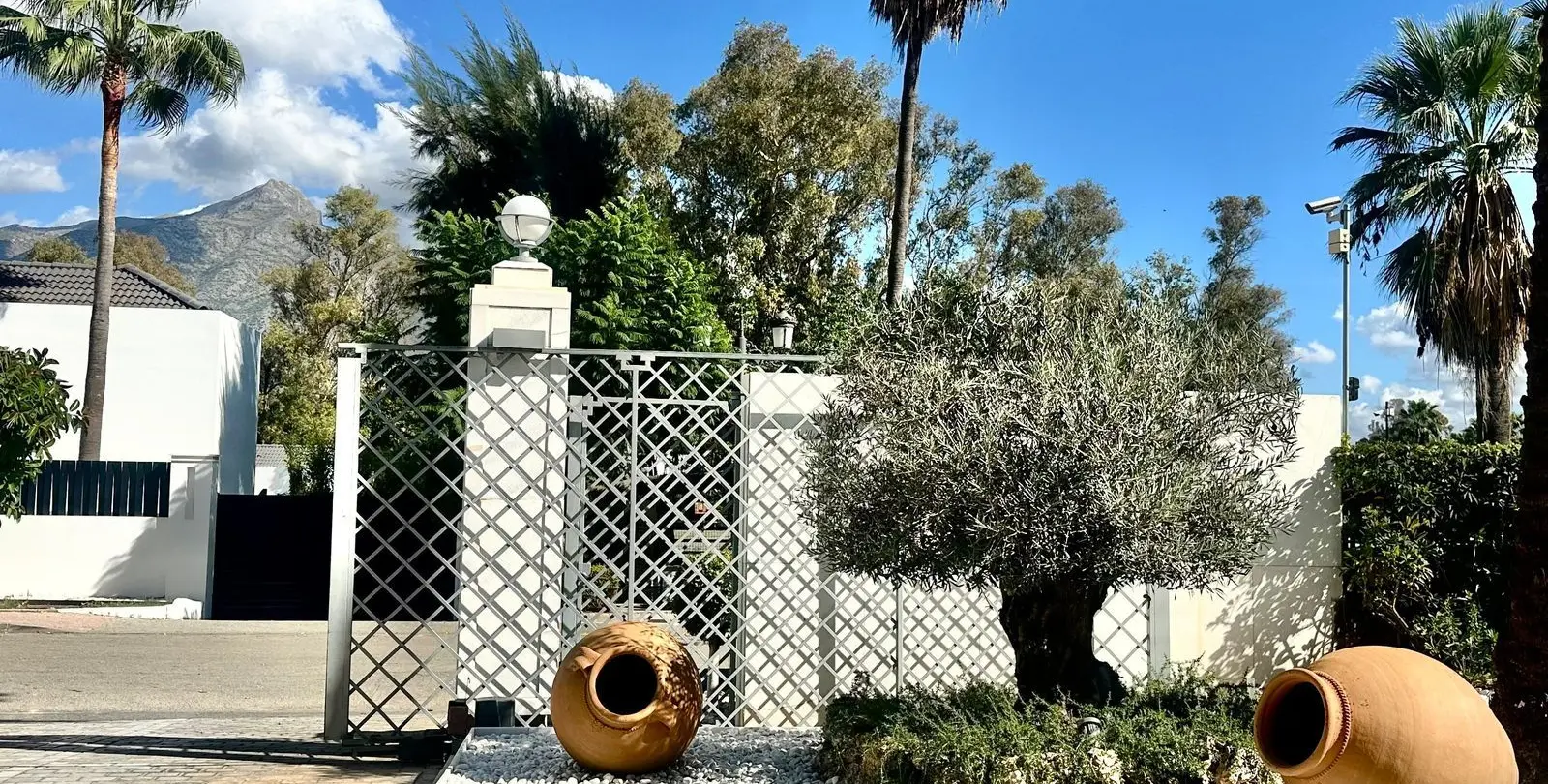 Sale of middle floor apartment in Marbella 68