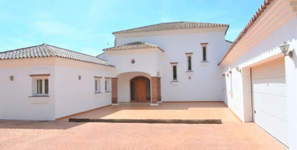 Продажа  отдельно стоящей виллы в Mijas 2