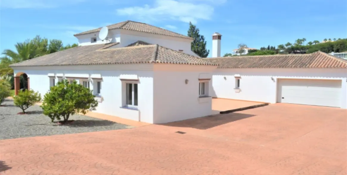 Продажа  отдельно стоящей виллы в Mijas 3