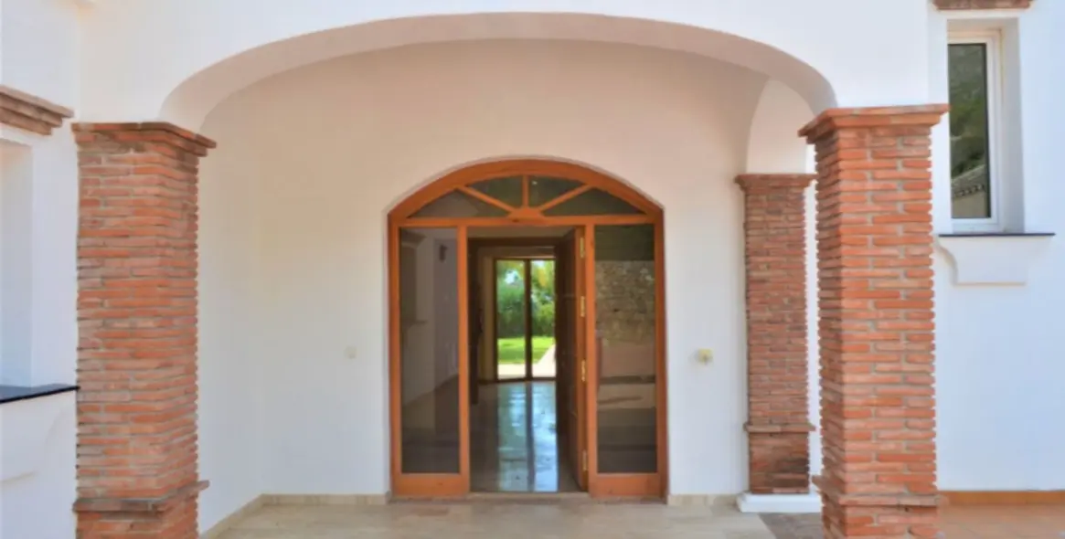 Продажа  отдельно стоящей виллы в Mijas 5