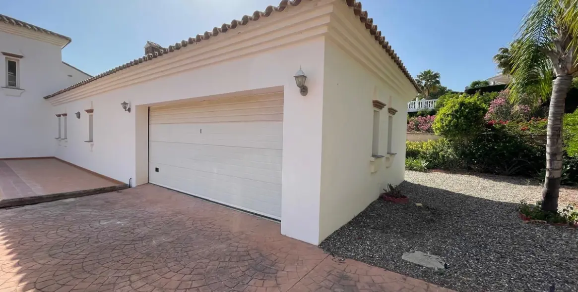 Продажа  отдельно стоящей виллы в Mijas 19