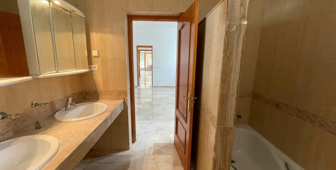 Sale of detached villa in Mijas 32