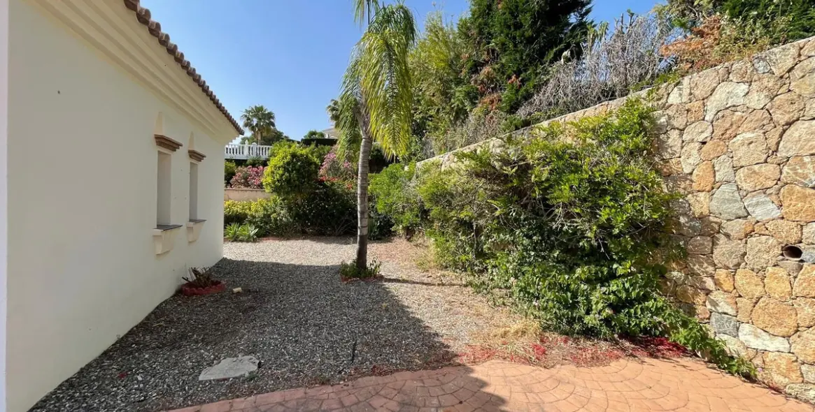 Sale of detached villa in Mijas 41