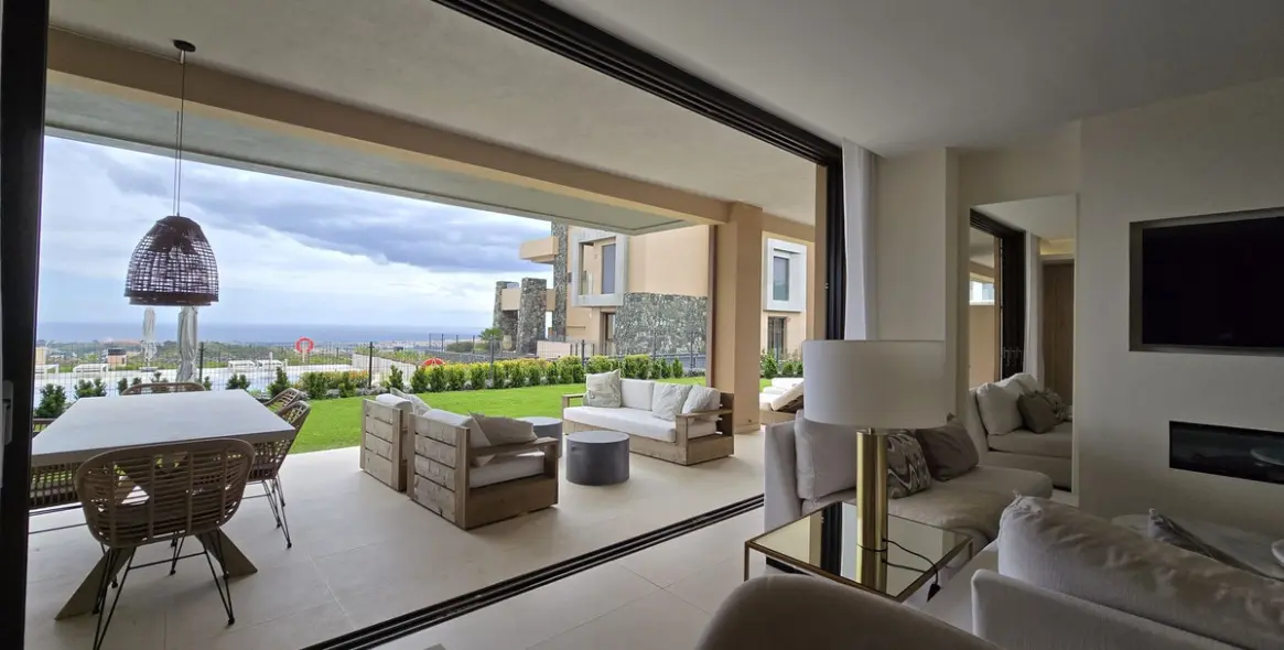 Sale of ground floor apartment in Benahavís 1