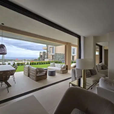 Venta de apartamento en planta baja en Benahavís