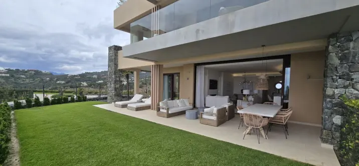 Venta de apartamento en planta baja en Benahavís 1