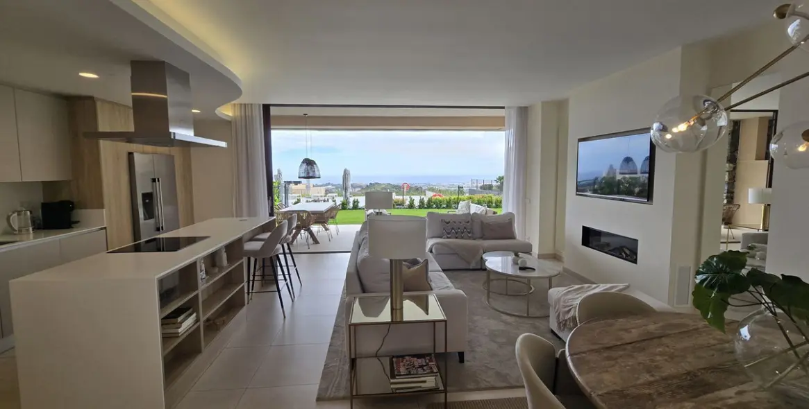 Sale of ground floor apartment in Benahavís 3