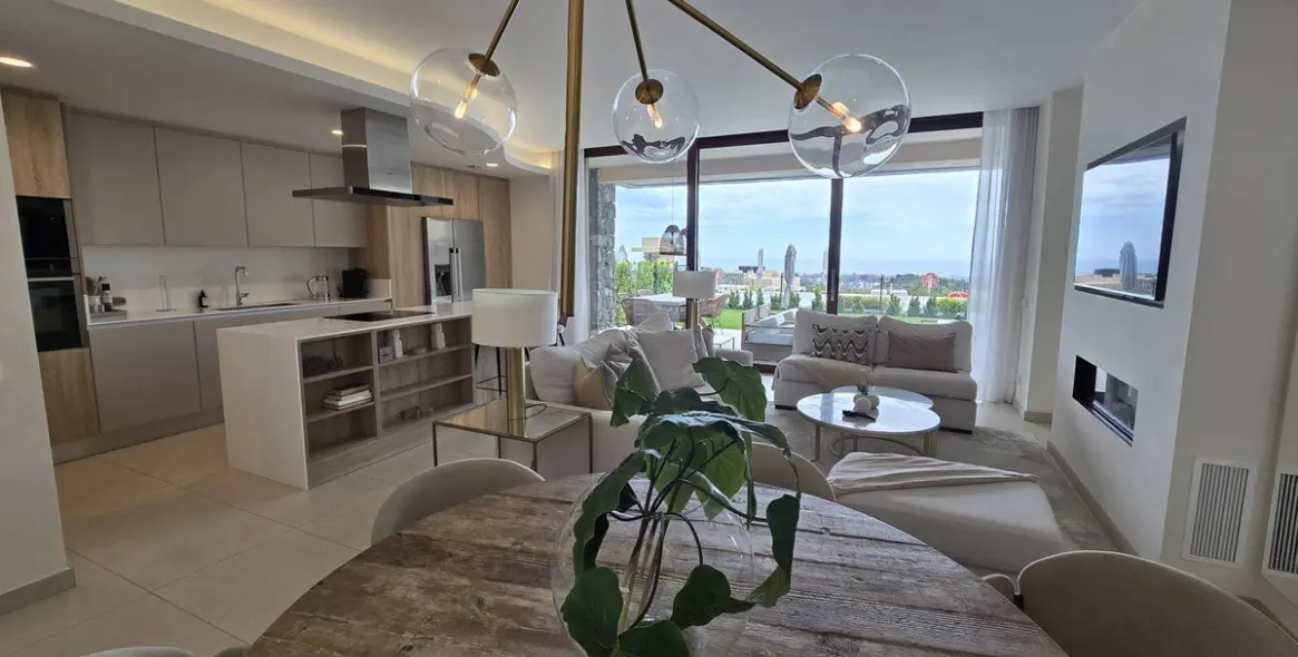 Sale of ground floor apartment in Benahavís 5