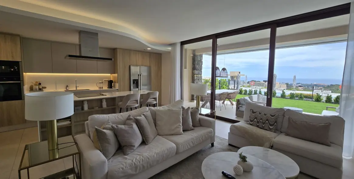 Sale of ground floor apartment in Benahavís 6