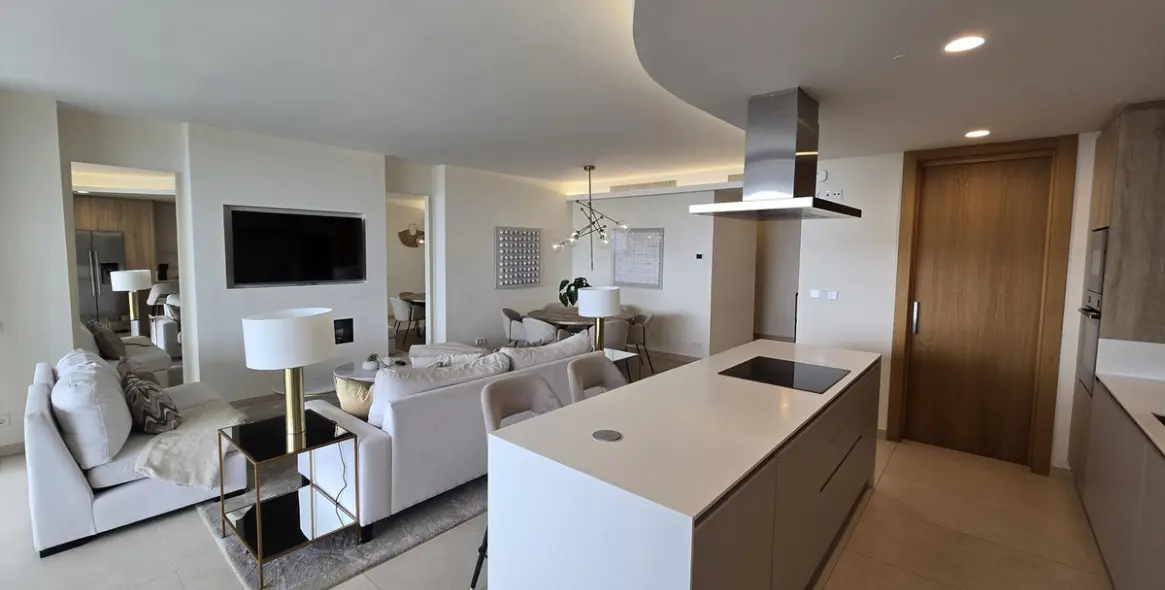 Sale of ground floor apartment in Benahavís 8