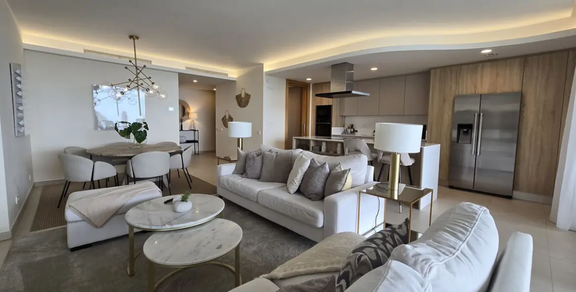 Sale of ground floor apartment in Benahavís 10