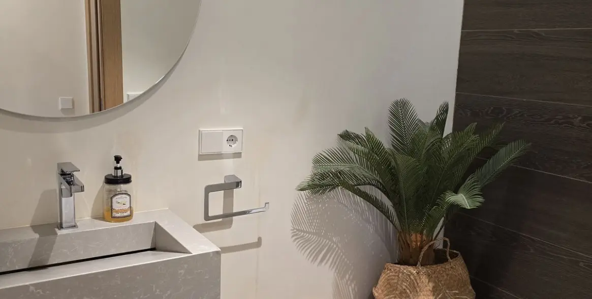 Sale of ground floor apartment in Benahavís 12