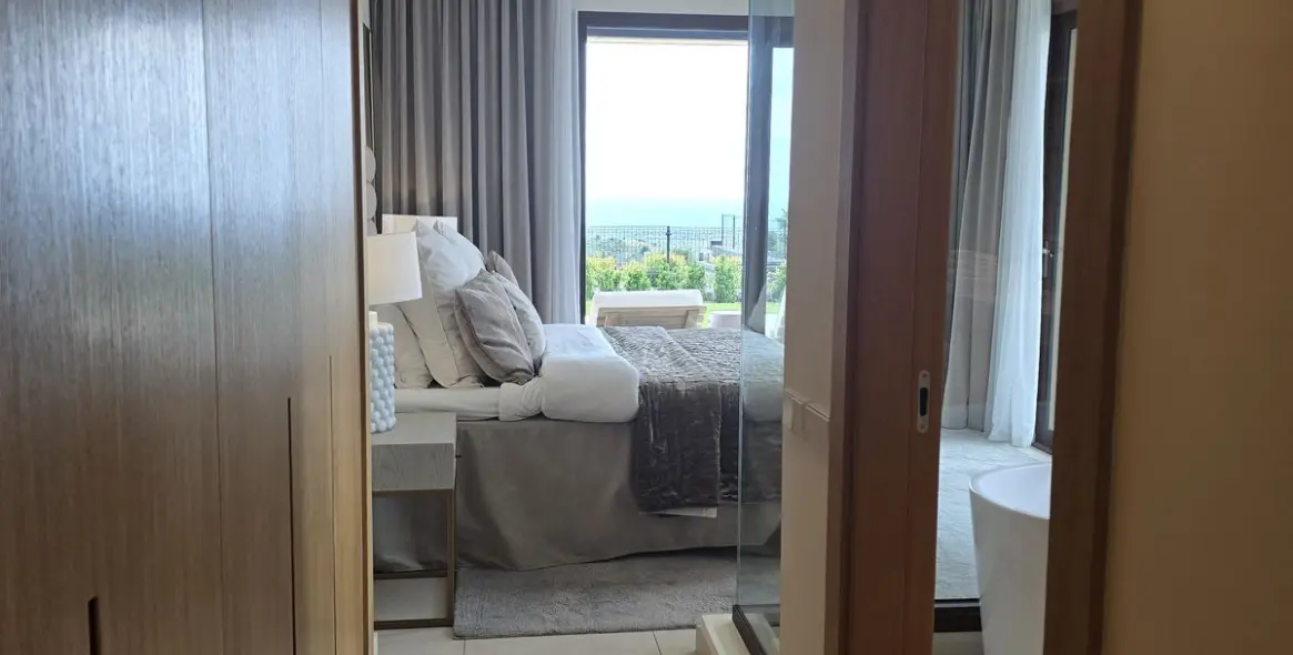 Sale of ground floor apartment in Benahavís 15