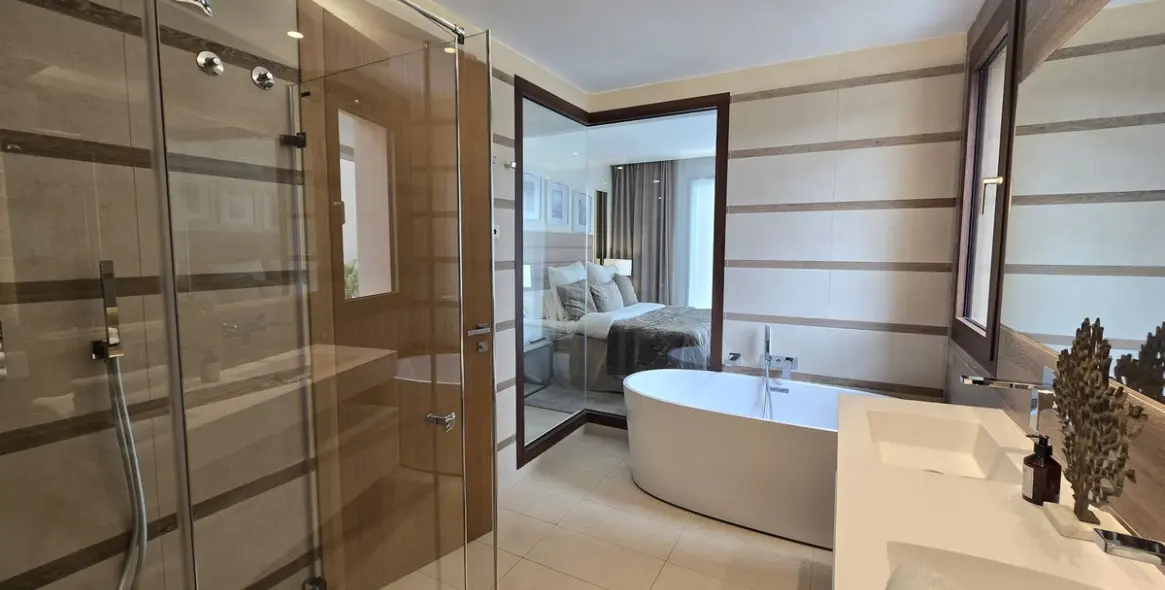 Sale of ground floor apartment in Benahavís 19