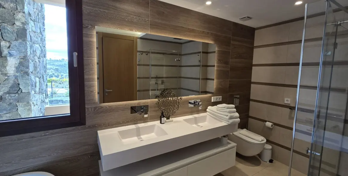 Sale of ground floor apartment in Benahavís 20