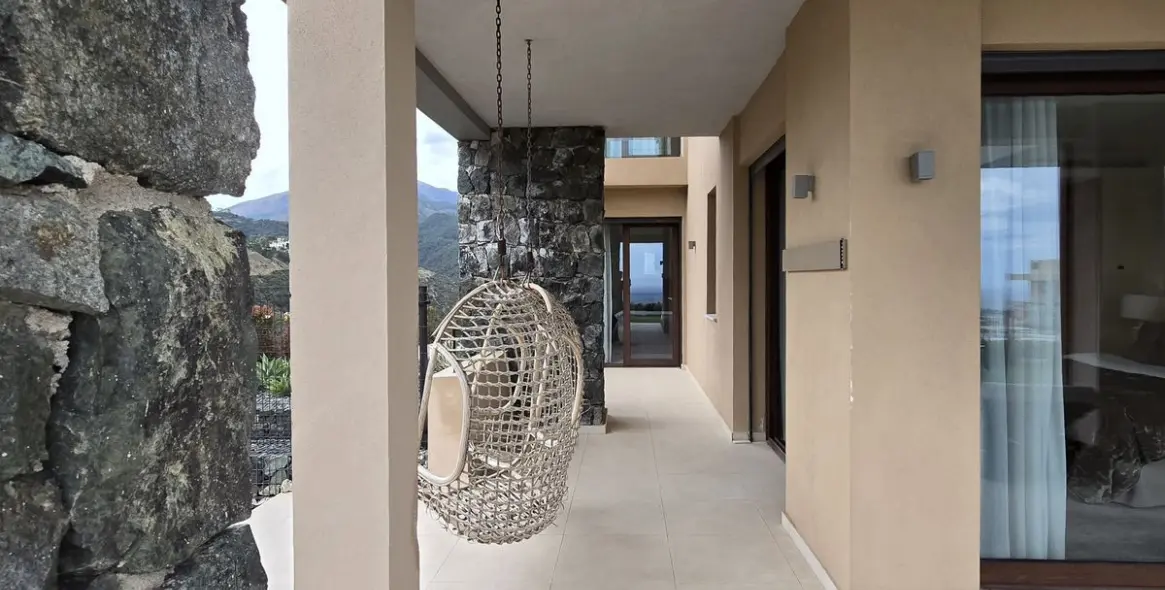 Sale of ground floor apartment in Benahavís 21