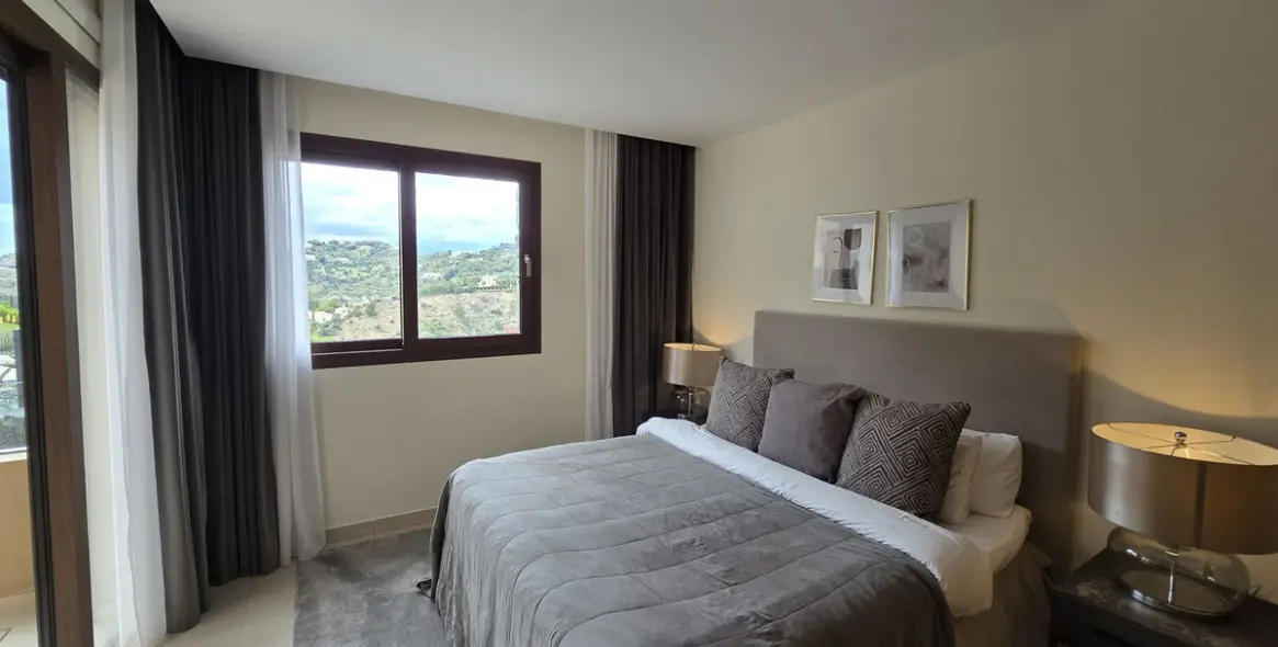 Sale of ground floor apartment in Benahavís 22