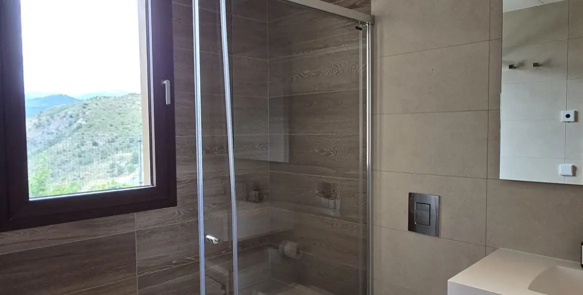 Sale of ground floor apartment in Benahavís 24