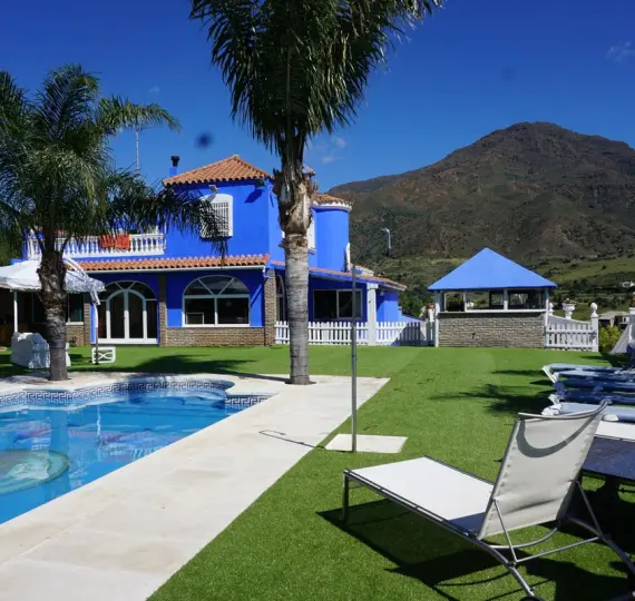 Sale of finca - cortijo in Estepona