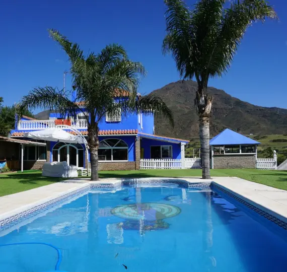 Sale of finca - cortijo in Estepona
