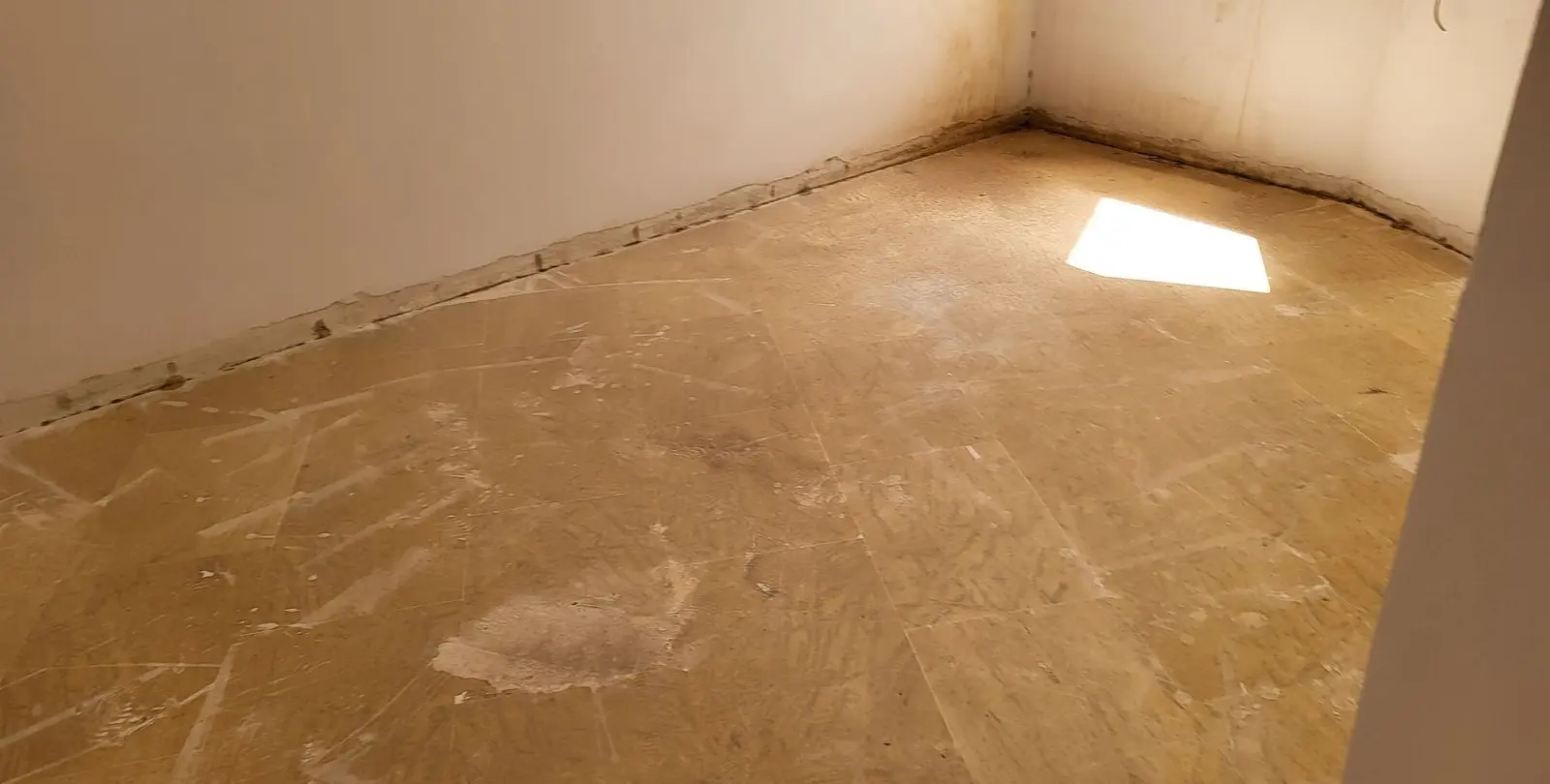 Sale of commercial premises in Manilva 8