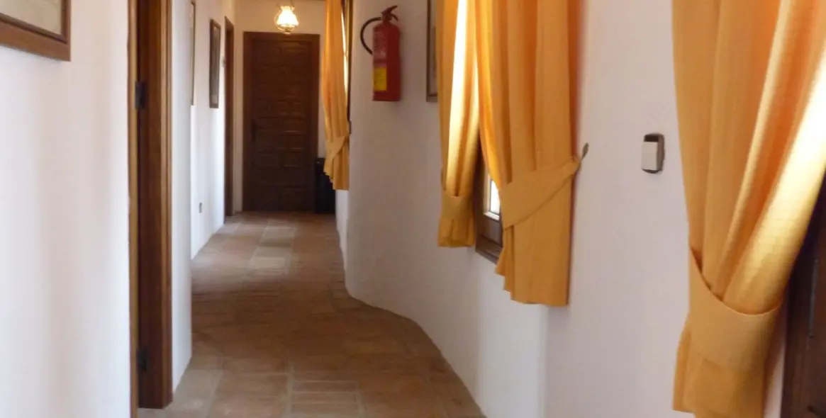 Продажа отеля в Casares Pueblo 9