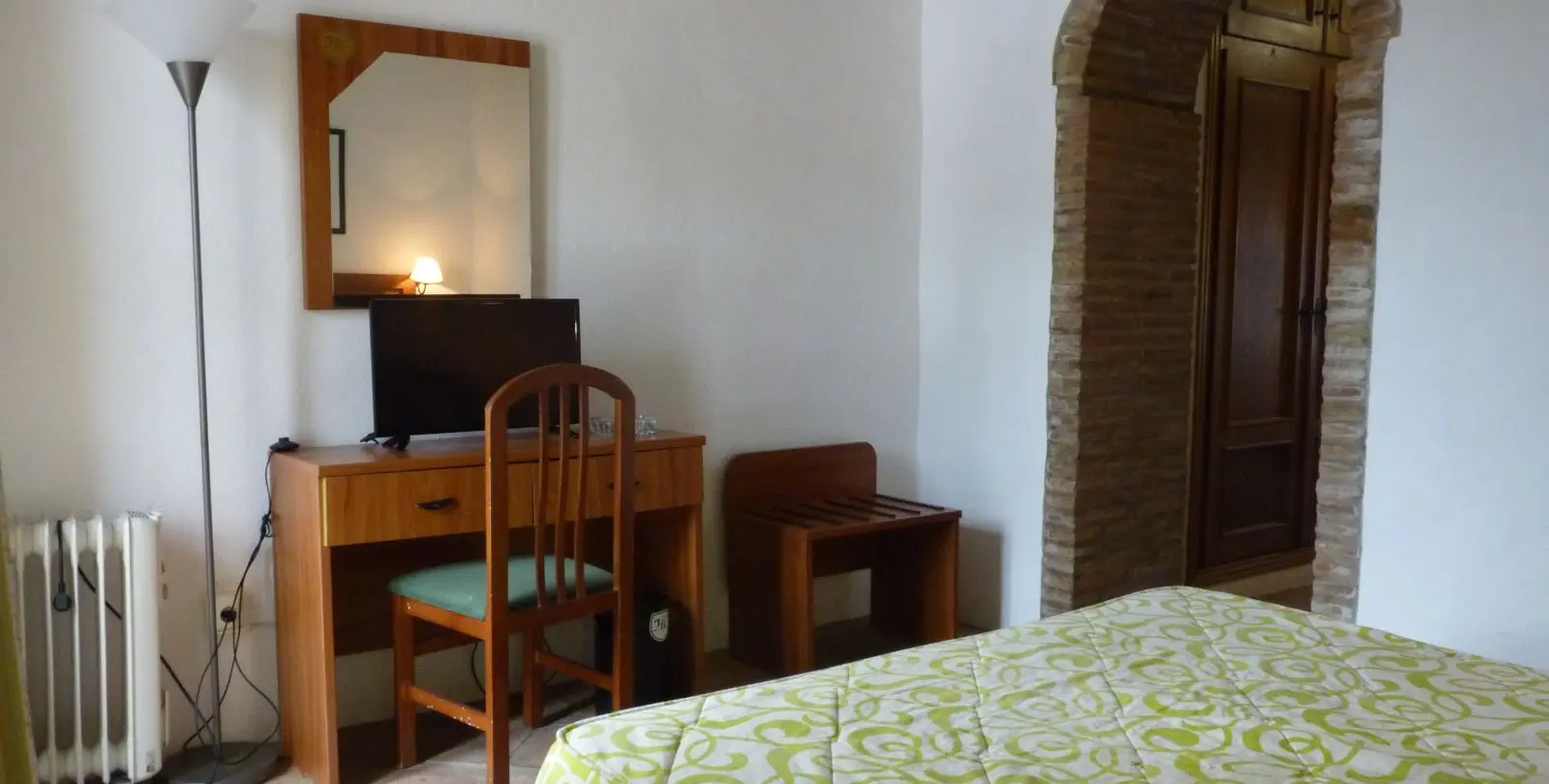 Sale of hotel in Casares Pueblo 3