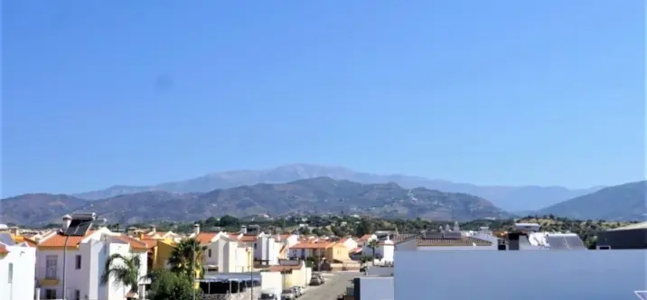 Detached villa R3903181 0