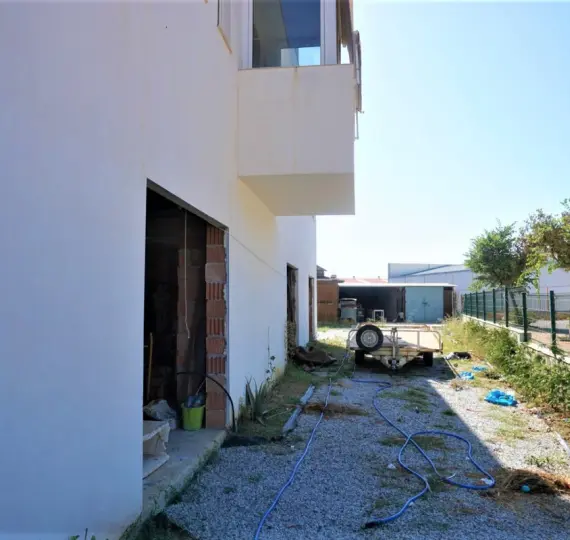 Detached villa R3903181
