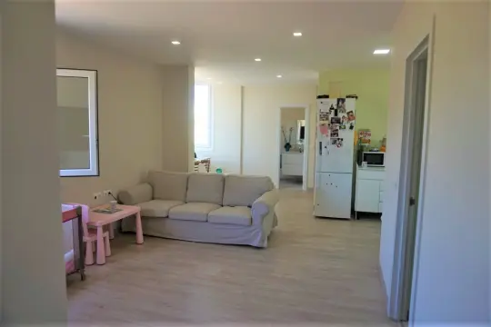 Image 4 thumb