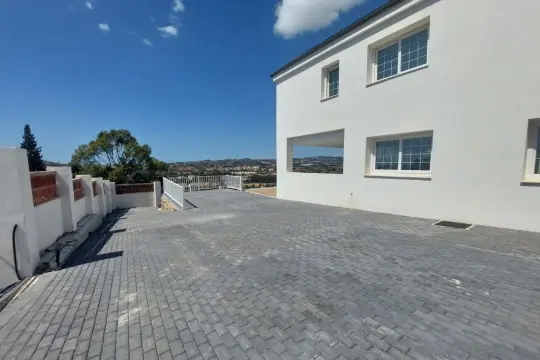 Image 9 thumb