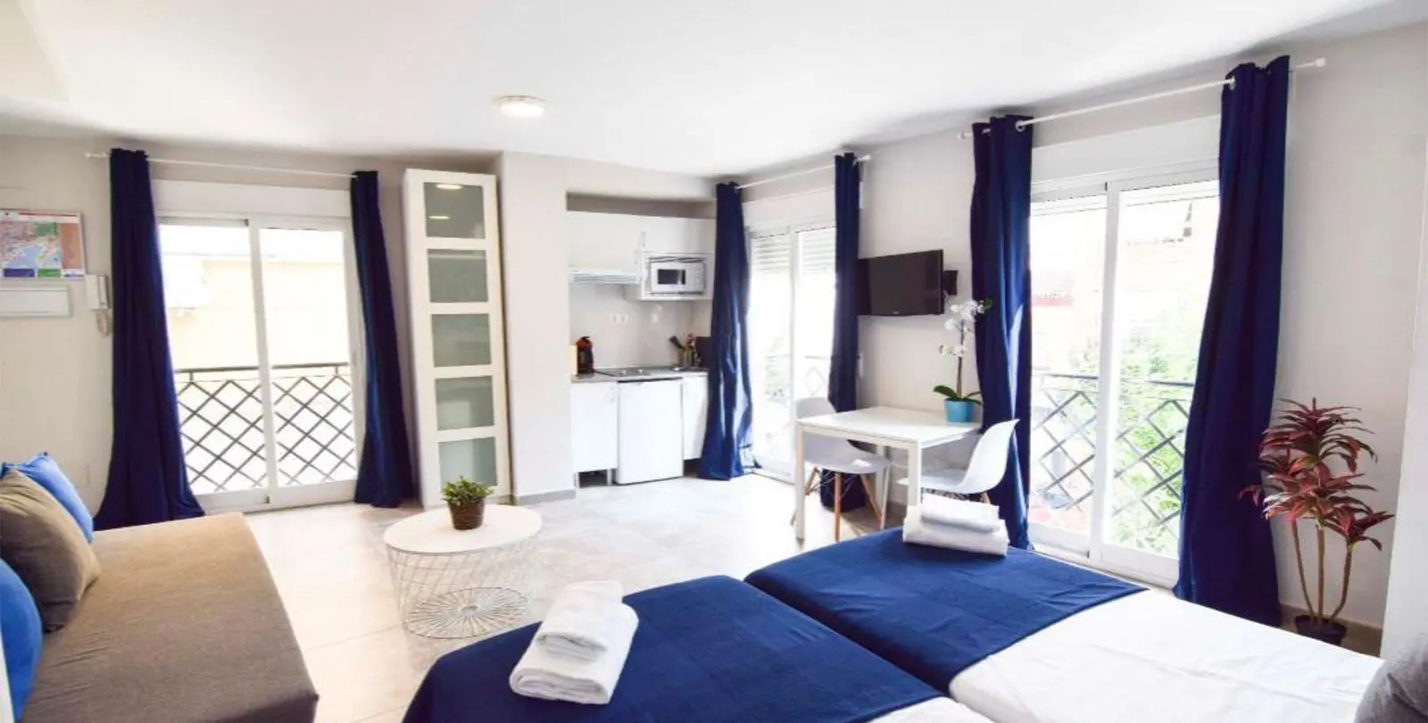 Sale of apartment complex in Málaga Centro 5