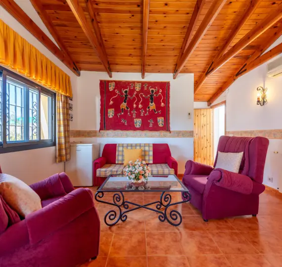 Продажа  отдельно стоящей виллы в Las Chapas