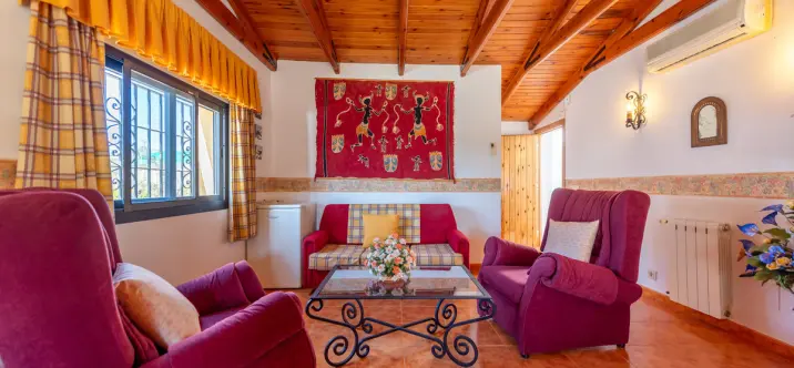 Продажа  отдельно стоящей виллы в Las Chapas 2