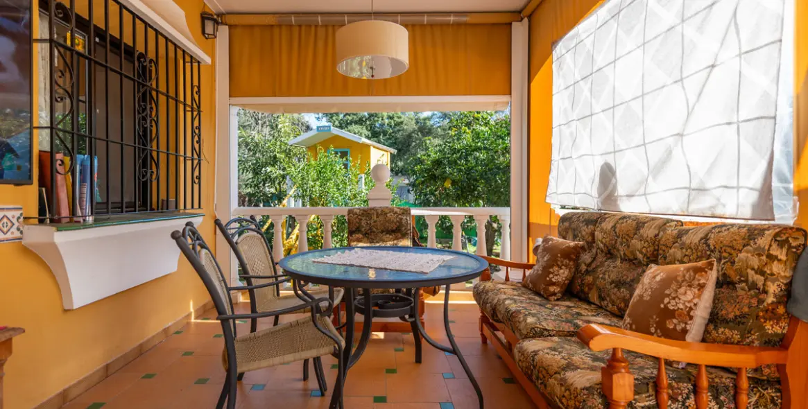 Продажа  отдельно стоящей виллы в Las Chapas 4