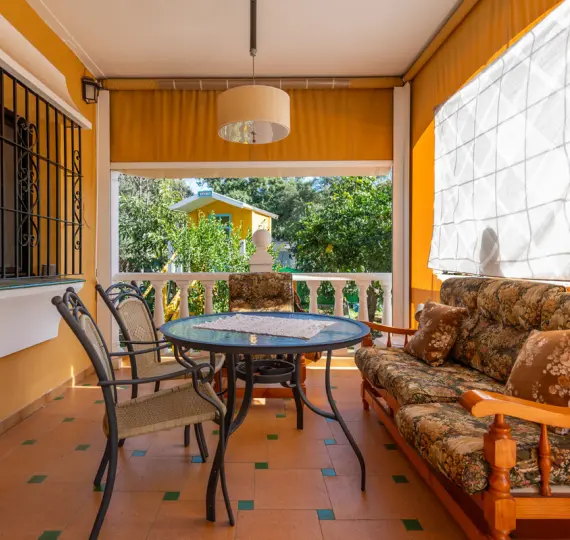 Продажа  отдельно стоящей виллы в Las Chapas