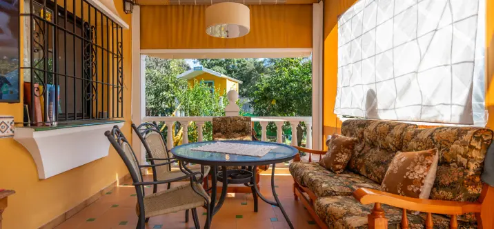 Продажа  отдельно стоящей виллы в Las Chapas 3