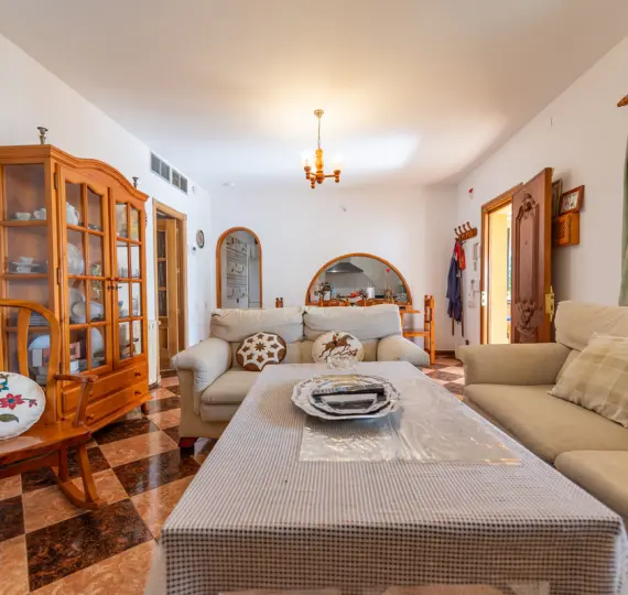 Продажа  отдельно стоящей виллы в Las Chapas