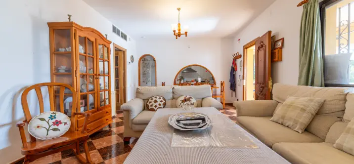 Продажа  отдельно стоящей виллы в Las Chapas 4