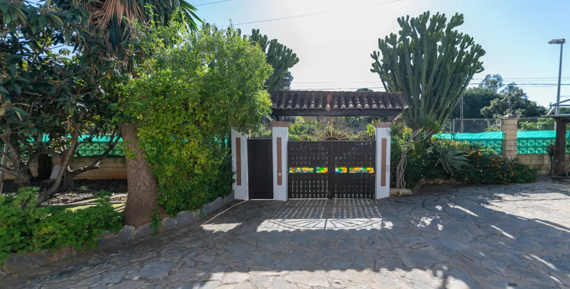 Продажа  отдельно стоящей виллы в Las Chapas 8