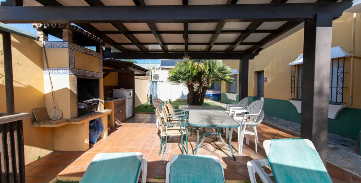 Продажа  отдельно стоящей виллы в Las Chapas 14