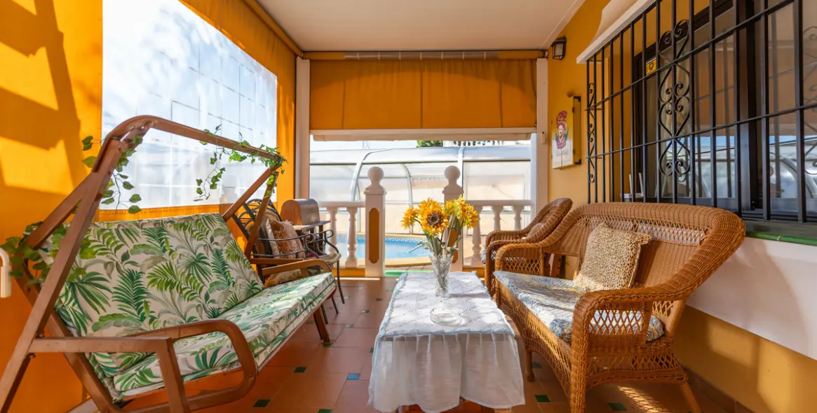 Продажа  отдельно стоящей виллы в Las Chapas 16