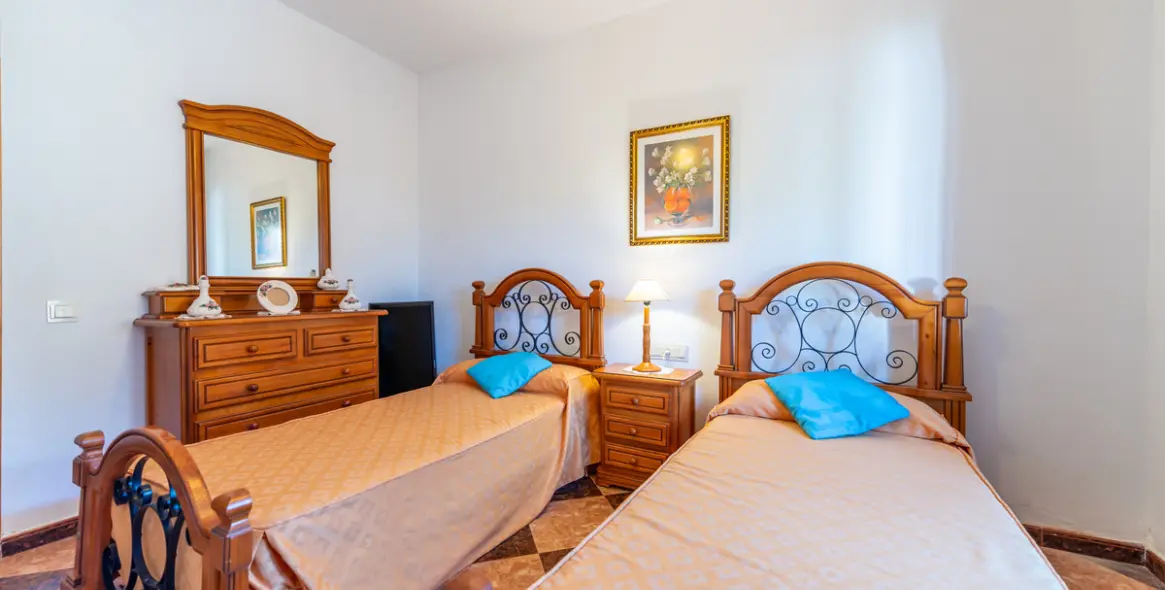 Продажа  отдельно стоящей виллы в Las Chapas 22