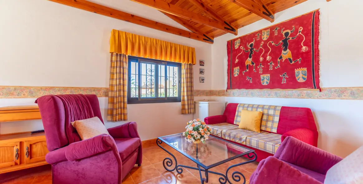 Продажа  отдельно стоящей виллы в Las Chapas 30