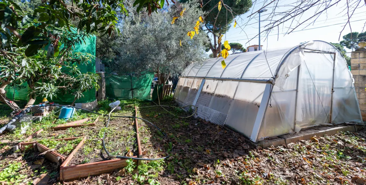 Продажа  отдельно стоящей виллы в Las Chapas 33