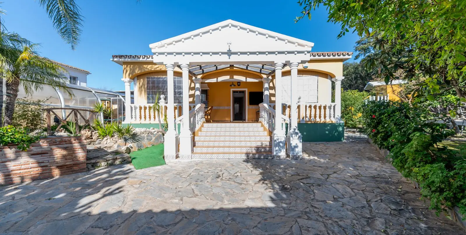 Sale of detached villa in Las Chapas 1