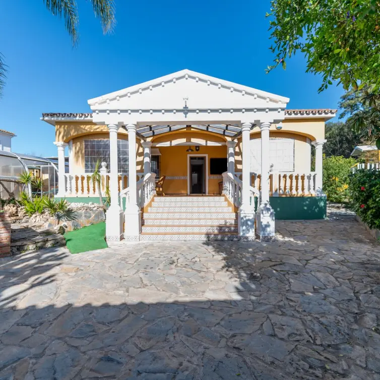 Sale of detached villa in Las Chapas